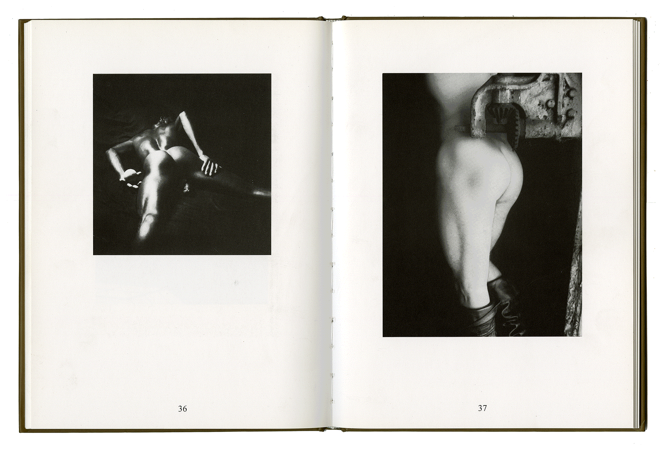 GALLERY OF MEN II: A PHOTO BOOK OF THE MOST BEAUTIFUL MALE NUDE POSTCARD IMAGES FROM TEN YEARS OF EDITION MEN’S ART. Janssen Publishers. Berlin, circa 1990.