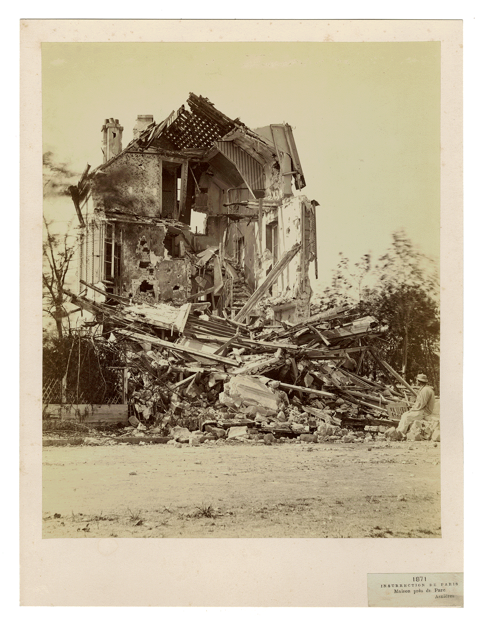 INSURRECTION DE PARIS, MAISON PRÈS DU PARC, ASNIÈRES. Photo: anonyme, 1871.